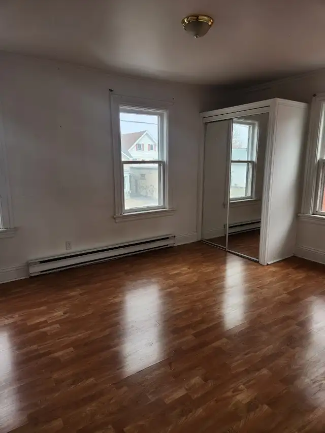 UPSTAIRS - 2 LEVEL - 3 BDRM UNIT - Photo 5