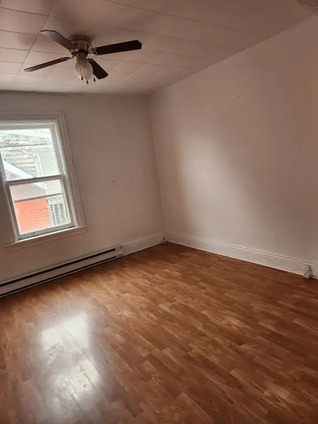 UPSTAIRS - 2 LEVEL - 3 BDRM UNIT - Photo 6