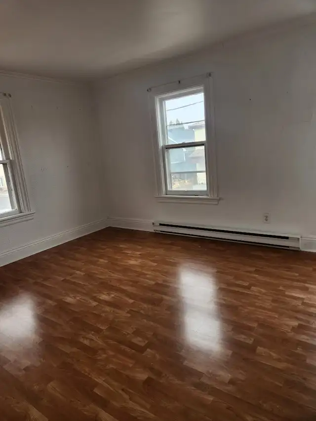 UPSTAIRS - 2 LEVEL - 3 BDRM UNIT - Photo 8