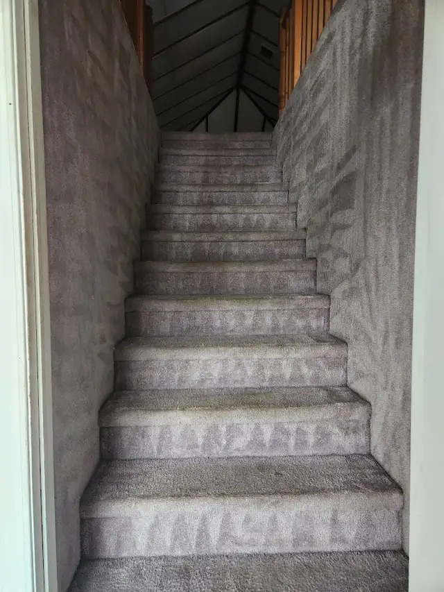UPSTAIRS - 2 LEVEL - 3 BDRM UNIT - Photo 9