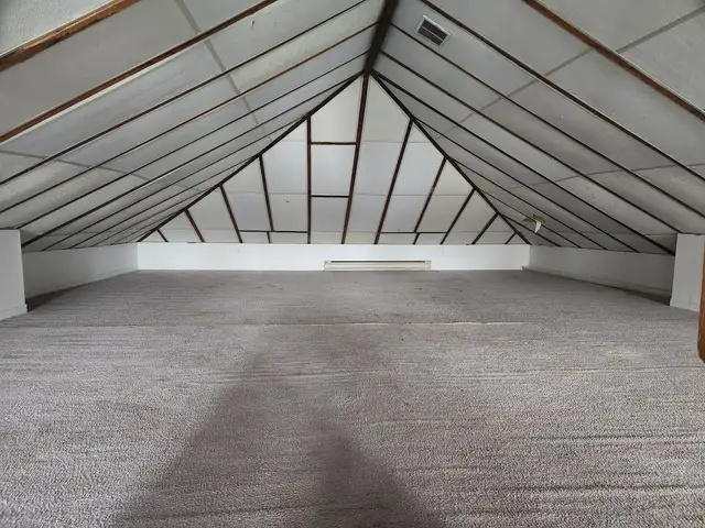 UPSTAIRS - 2 LEVEL - 3 BDRM UNIT - Photo 10
