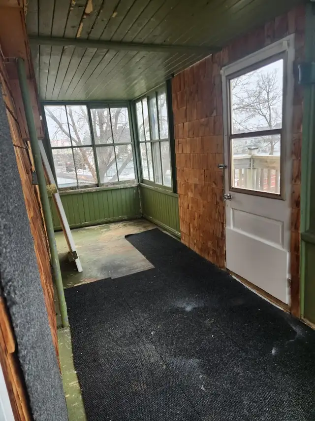 UPSTAIRS - 2 LEVEL - 3 BDRM UNIT - Photo 11