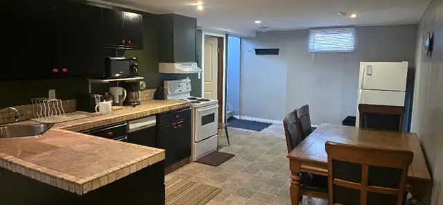 Room rental/basement suite - Photo 3