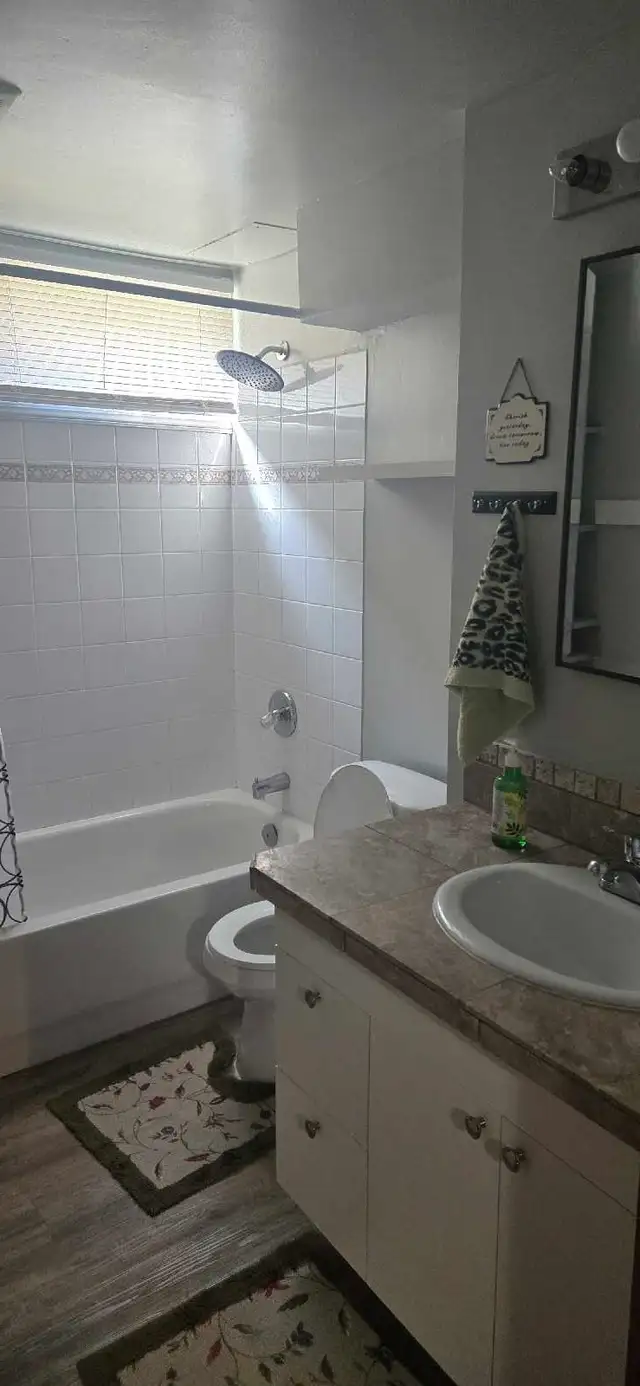 Room rental/basement suite - Photo 6
