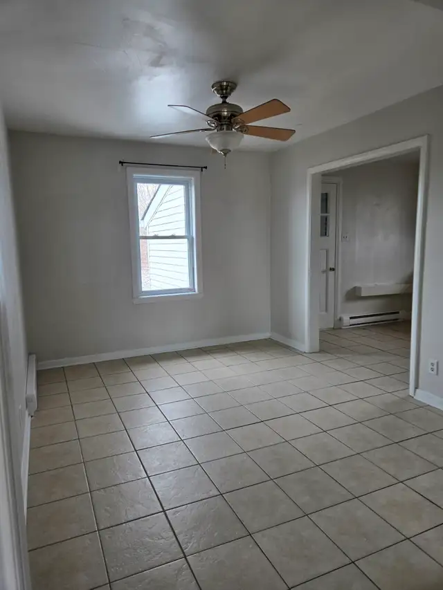 UPSTAIRS - 2 BDRM - Photo 3