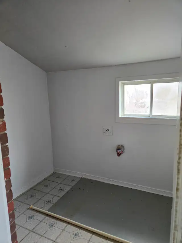 UPSTAIRS - 2 BDRM - Photo 4