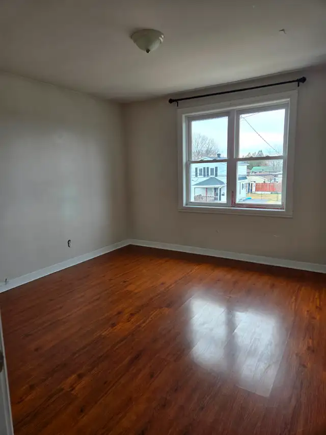 UPSTAIRS - 2 BDRM - Photo 6