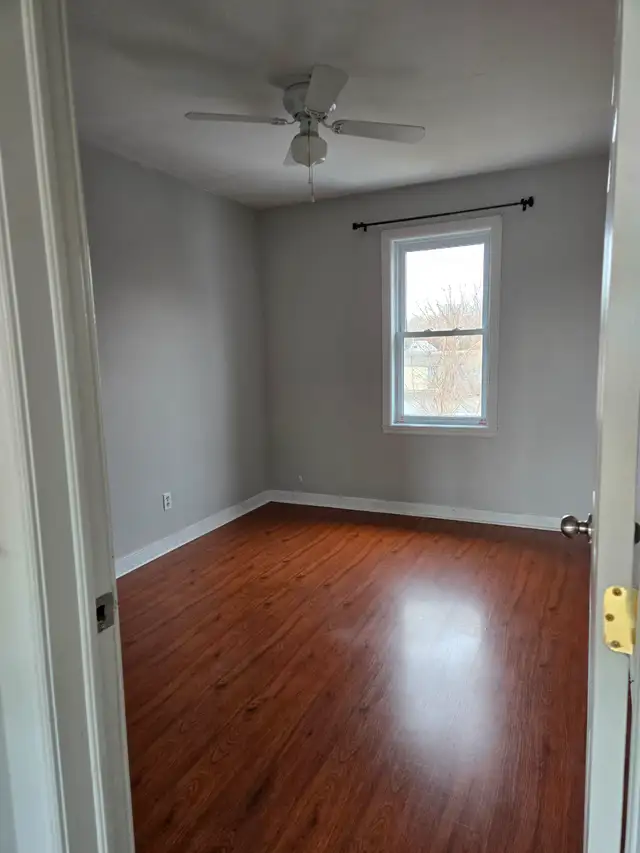 UPSTAIRS - 2 BDRM - Photo 7