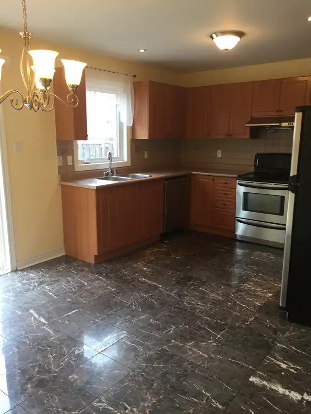4 Bedroom House For Rent - Fletcher's Meadow, Brampton - Photo 6