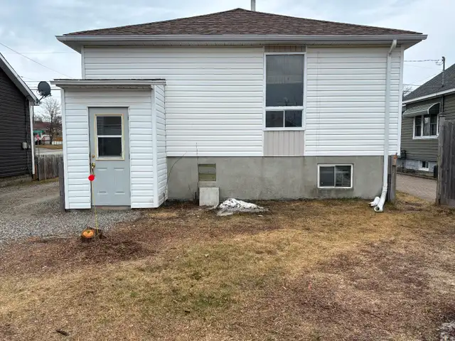 OPEN HOUSE 216 BANNERMAN TIMMINS A MUST SEE - Photo 3