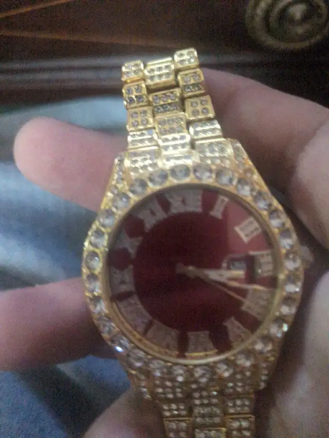 selling watch - Photo 2