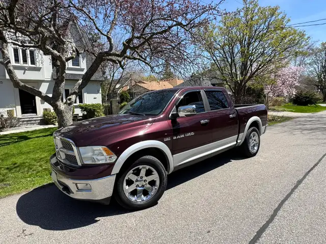 2012 Dodge Ram Laramie 5.7 hemi 4x4 full load 8500$