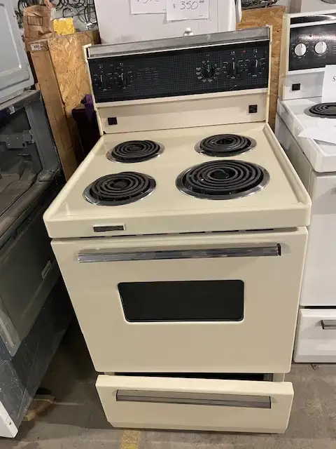 Cuisinière crème ronds serpentins 24'' Frigidaire