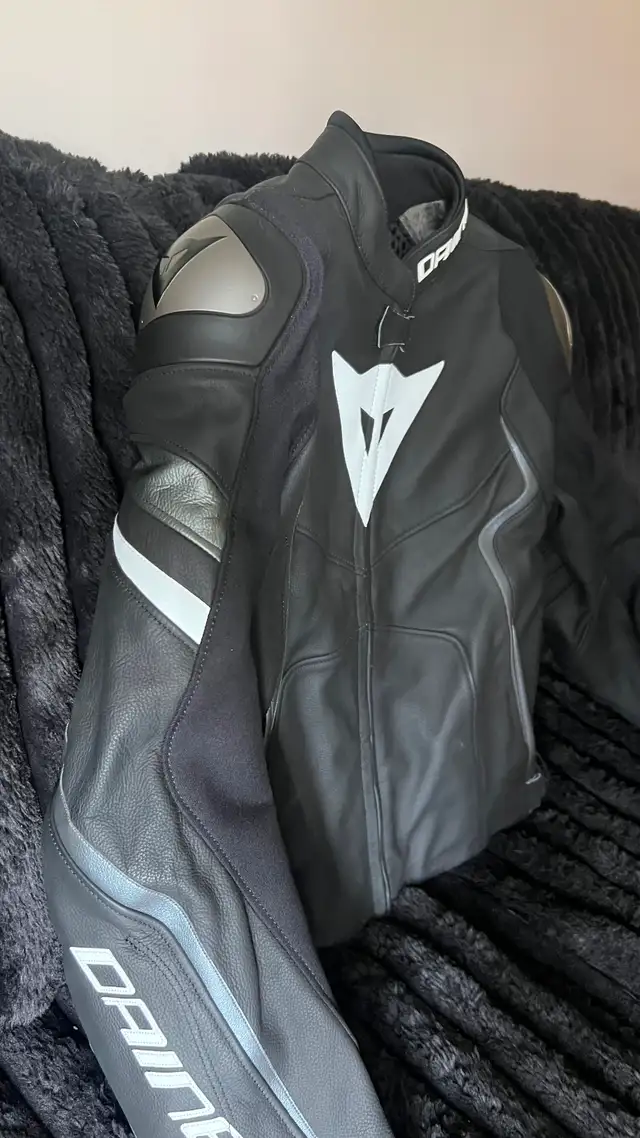 Dainese Woman Leather Motorcycle  Jacket with tags! Brand new, - Photo 3