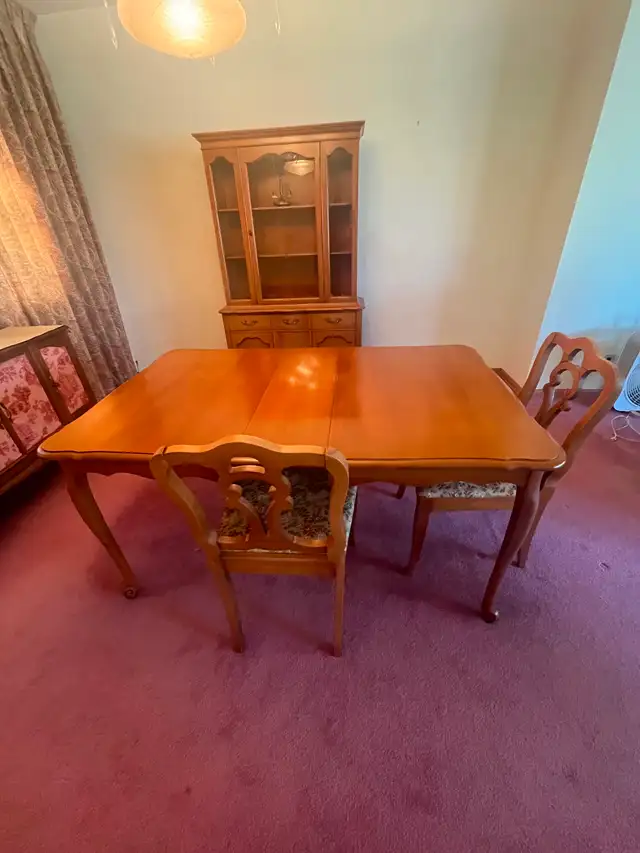 50’s 60’s China cabinet, table  and 2 chairs - Photo 2
