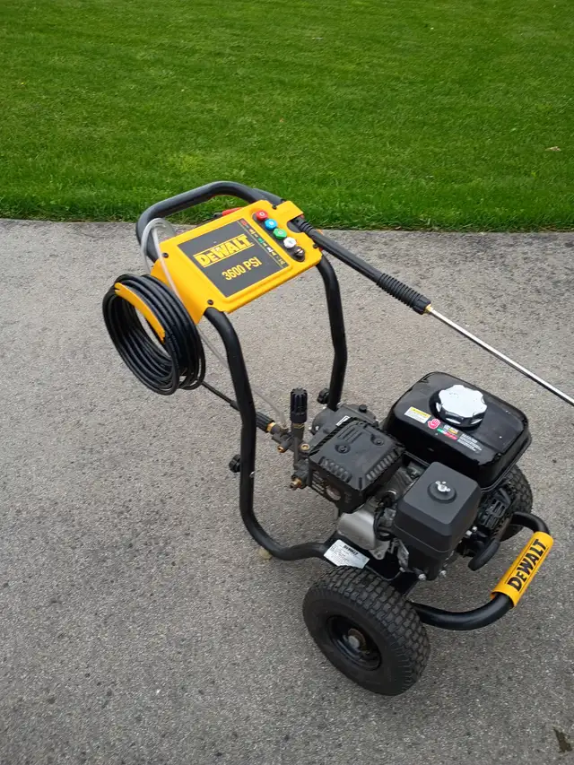 DeWalt 3600 Gas Pressure Washer Like New! - Photo 3