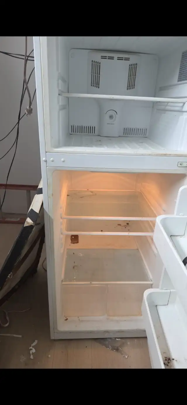 Moving sale FRIDGE FOR SALE IN HAMILTON $80 from office - Photo 2
