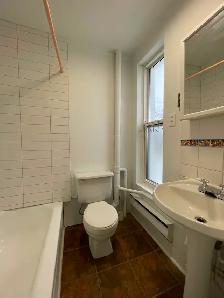 AFFORDABLE 1 Bdrm Apartment – WALK TO DOWNTOWN & TRENT BUS! - Photo 4