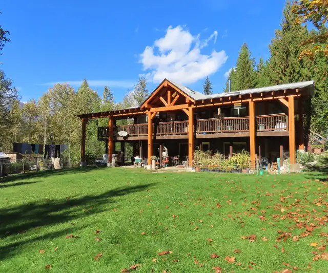 In Burton BC 2.29 Acres 4Bd Home