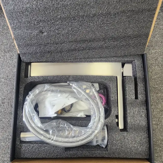 Avsiile Bathroom Sink Faucet - BRAND NEW