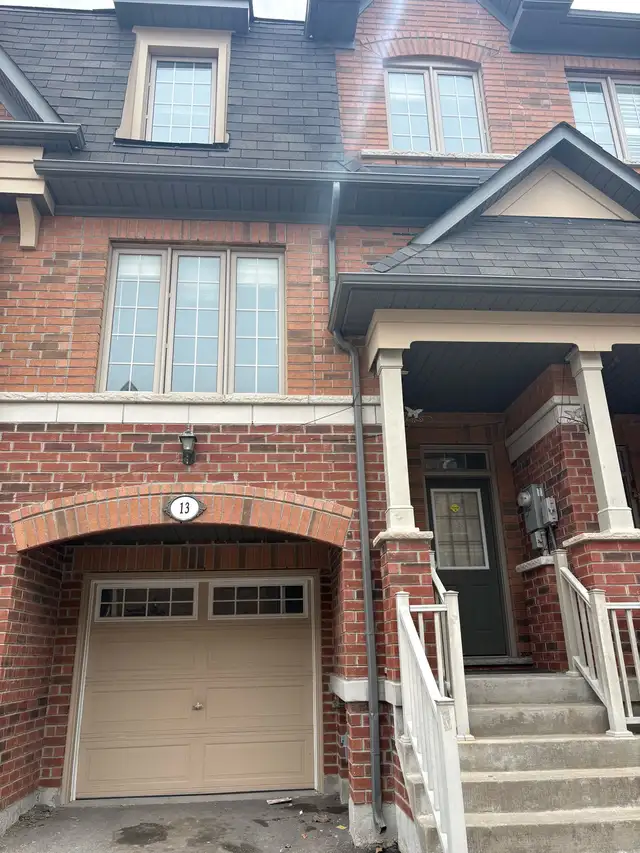 4 Bedrooms Townhouse For Rent Available May 2026