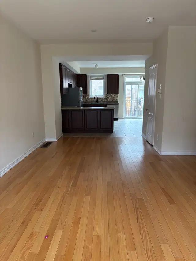 4 Bedrooms Townhouse For Rent Available May 2026 - Photo 2