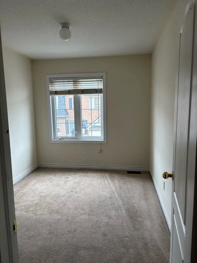 4 Bedrooms Townhouse For Rent Available May 2026 - Photo 9