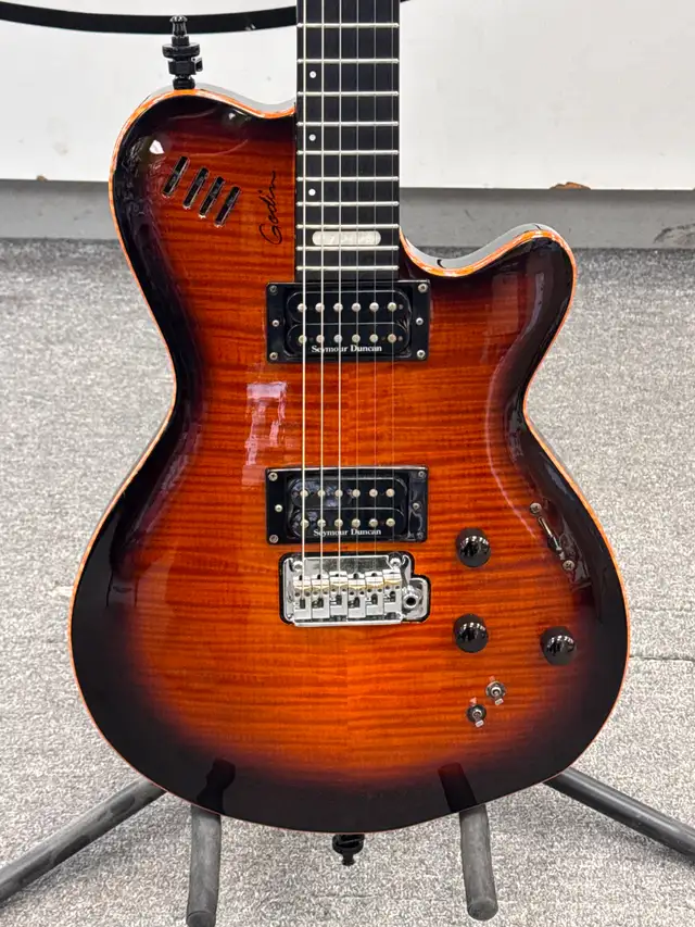 Godin LGXT Cognac Burst Guitar - Photo 2