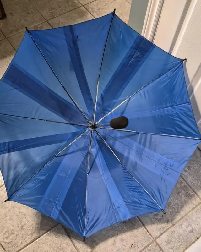 LARGE UMBRELLA – UNION JACK – WIND-RESISTANT – NEW – $20 - Photo 3