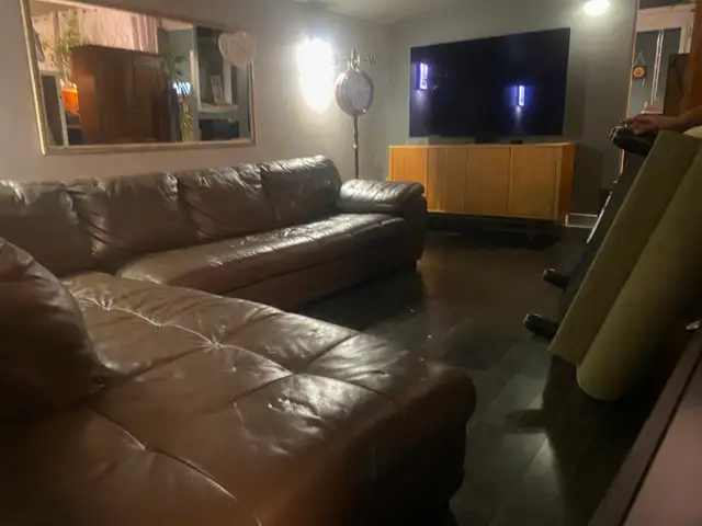 Sofa sectionnel en cuir brun - Photo 2