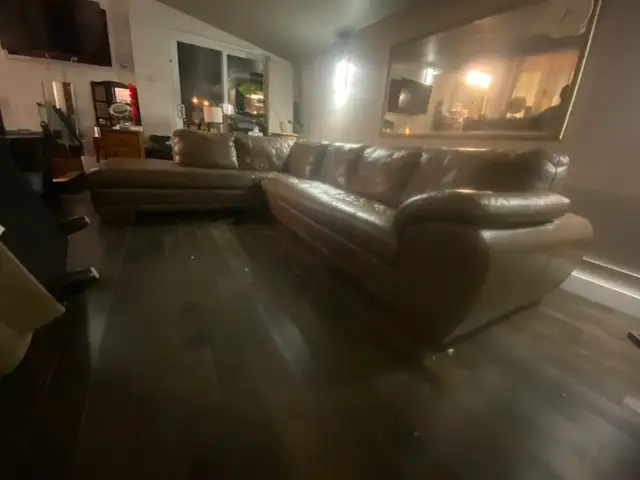 Sofa sectionnel en cuir brun - Photo 4