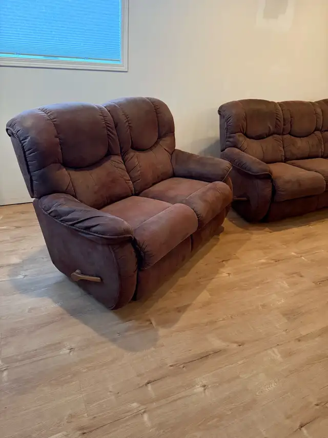Lazy Boy Couch set - Photo 2