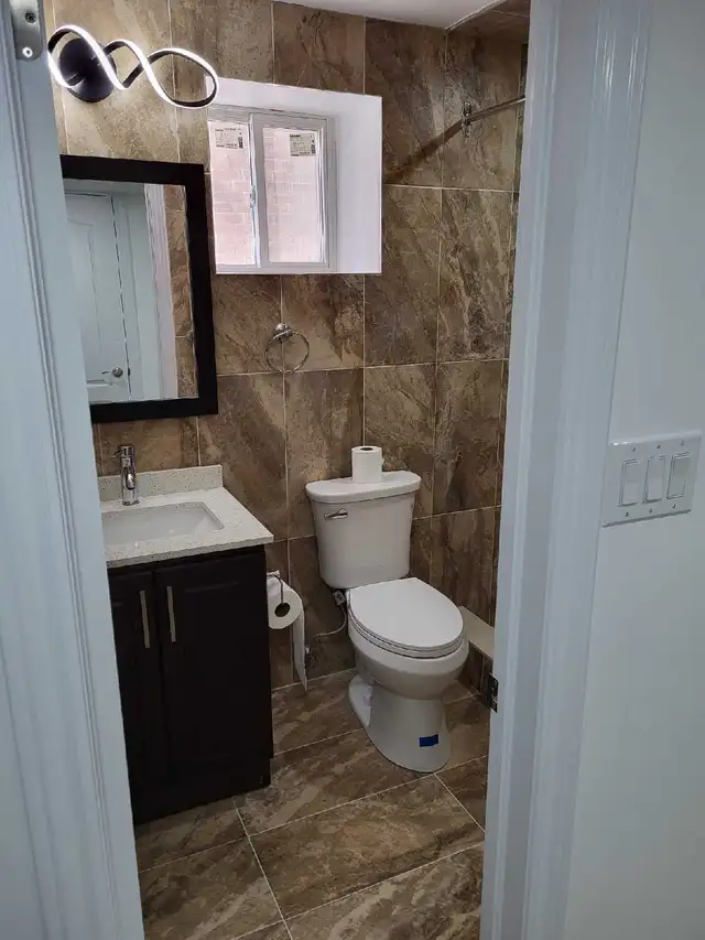 2 bedroom legal basement - Photo 3