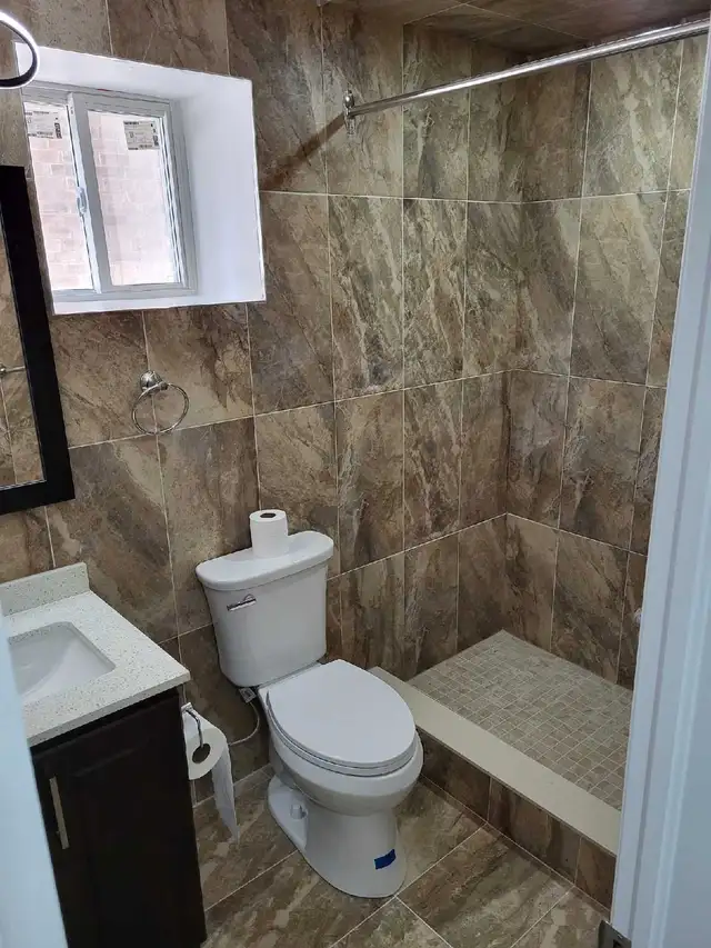 2 bedroom legal basement - Photo 4