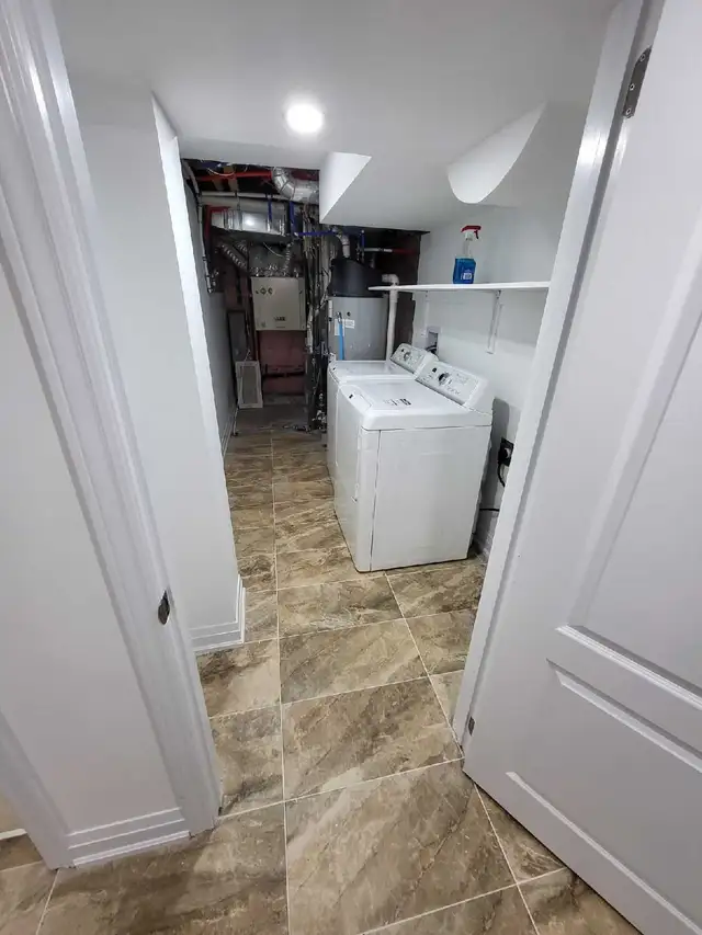 2 bedroom legal basement - Photo 6