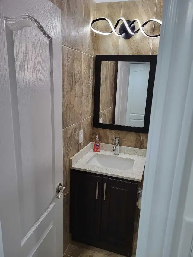 2 bedroom legal basement - Photo 7