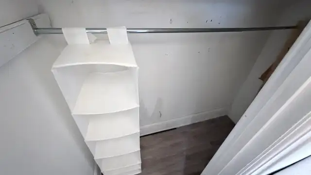 Room for Rent in shared house — utilities included - Photo 2