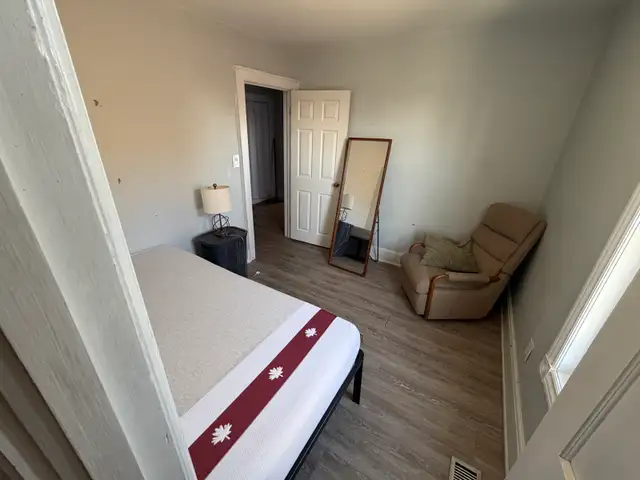 Room for Rent in shared house — utilities included - Photo 4