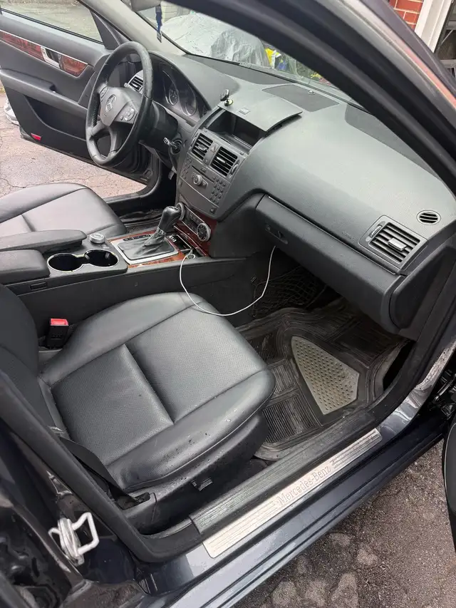 2010 Mercedes C250 -  4MATIC AWD - Photo 9