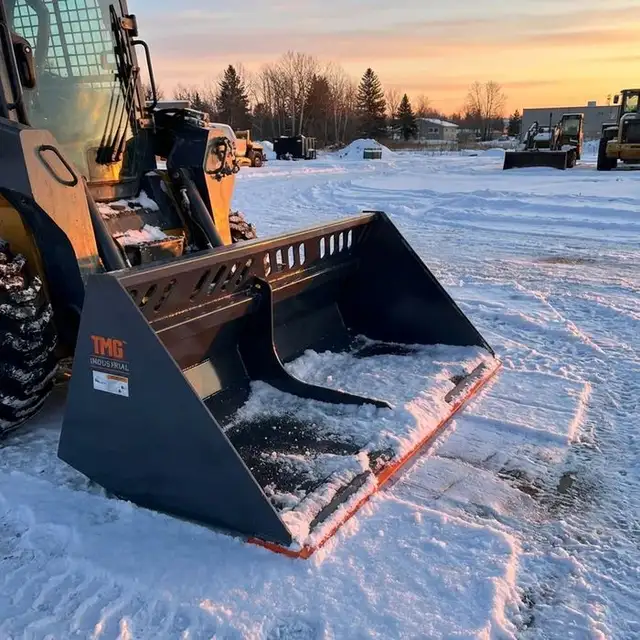 Godet de déneigement de 84 pouces pour chargeuse compacte - Photo 3