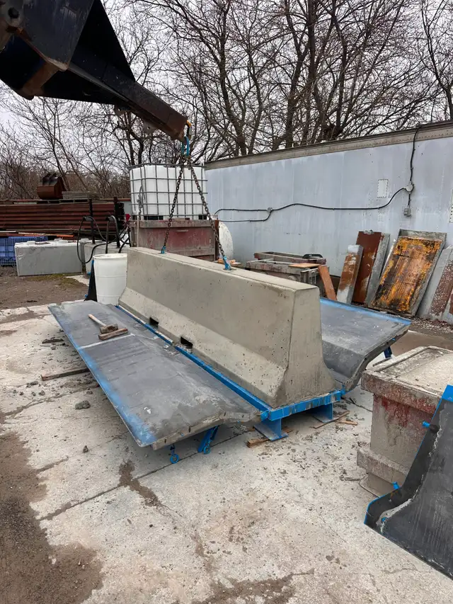 Concrete Jersey Barriers for Sale - Photo 4