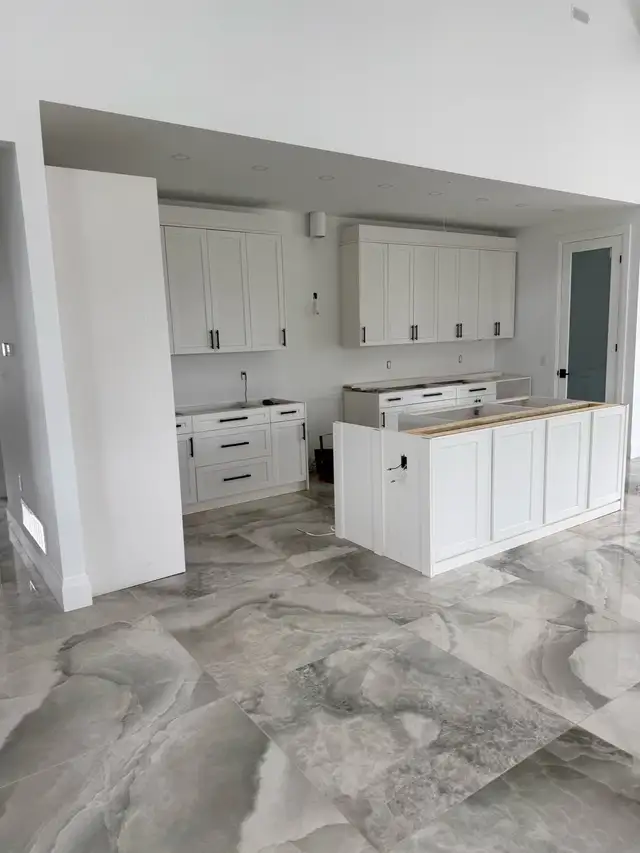 Carpenter looking for any type of work - Photo 2