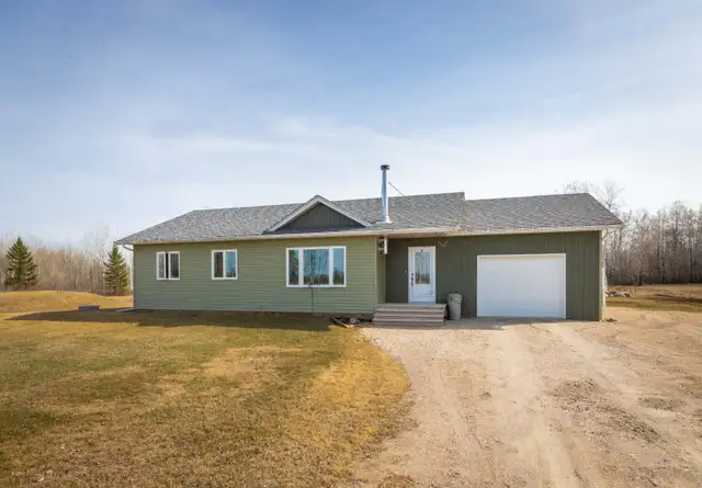 Modern & well-maintained 3bdrm bungalow situated on 2  acres!