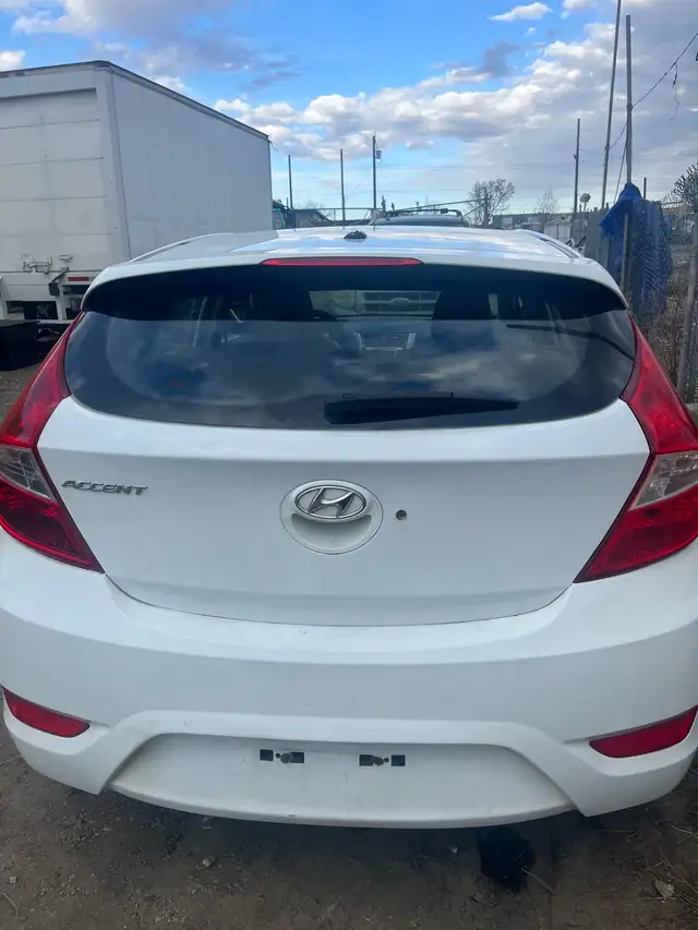 2012 Hyundai accent - Photo 4