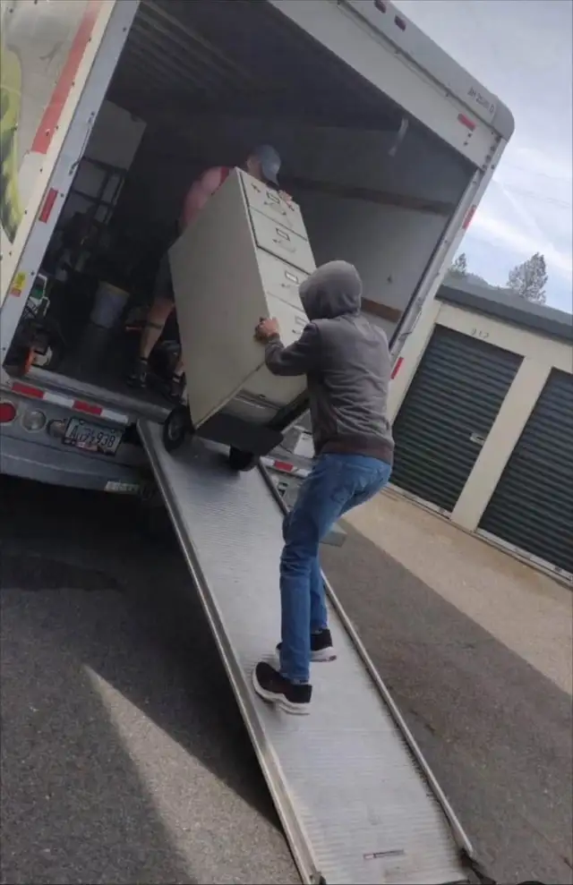 Last Min & affordable movers/Packing/furniture assembly call now - Photo 14