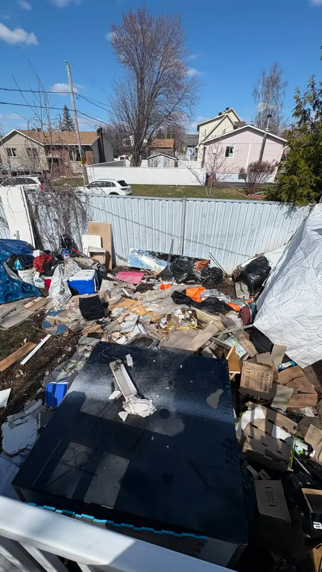 Ramassage de déchets et débris de rénovation. - Photo 2