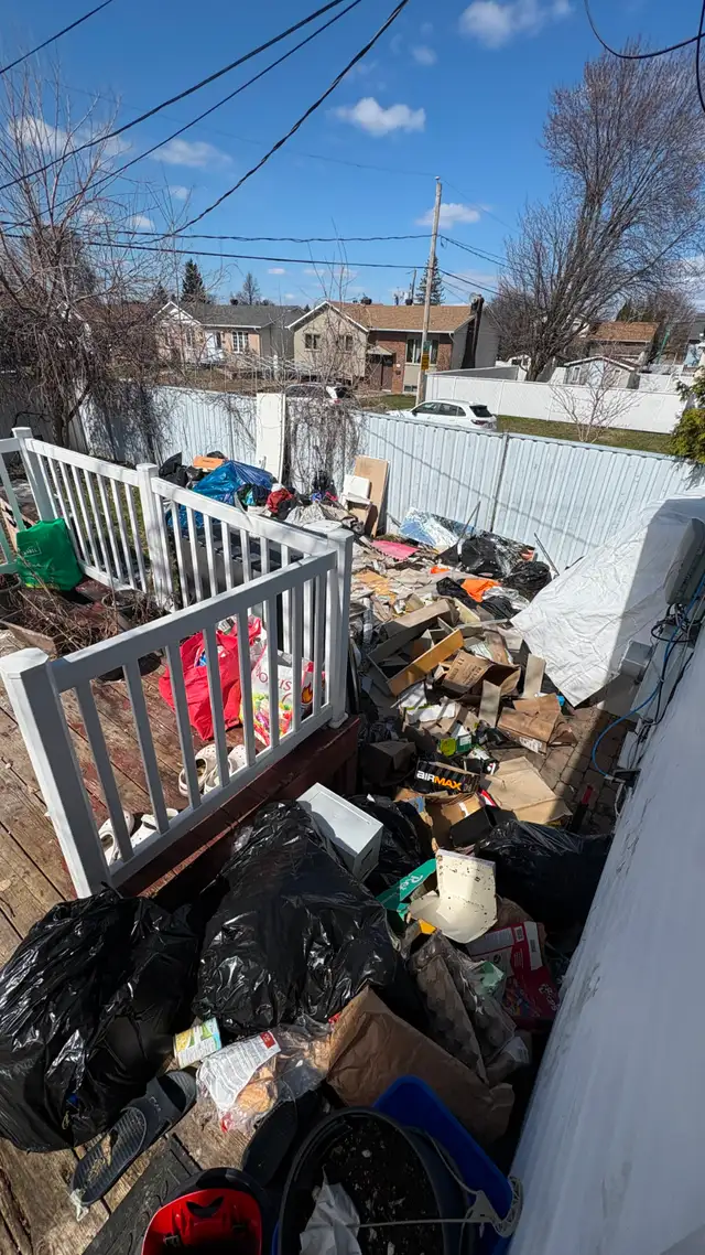 Ramassage de déchets et débris de rénovation. - Photo 3