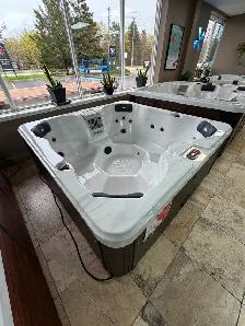 Floor Model Cornwall 6 Person 18 Jet Hot Tub