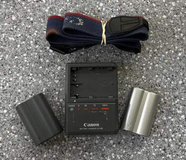 Canon 40D DSLR Camera and Lens - Photo 6