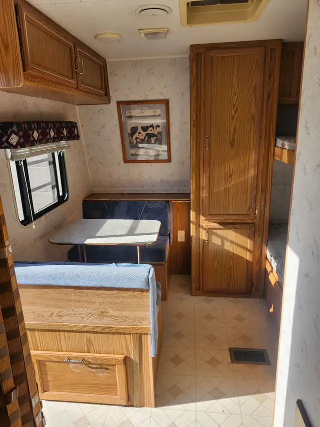 1993 Jayco 370 series SS trailer - Photo 3